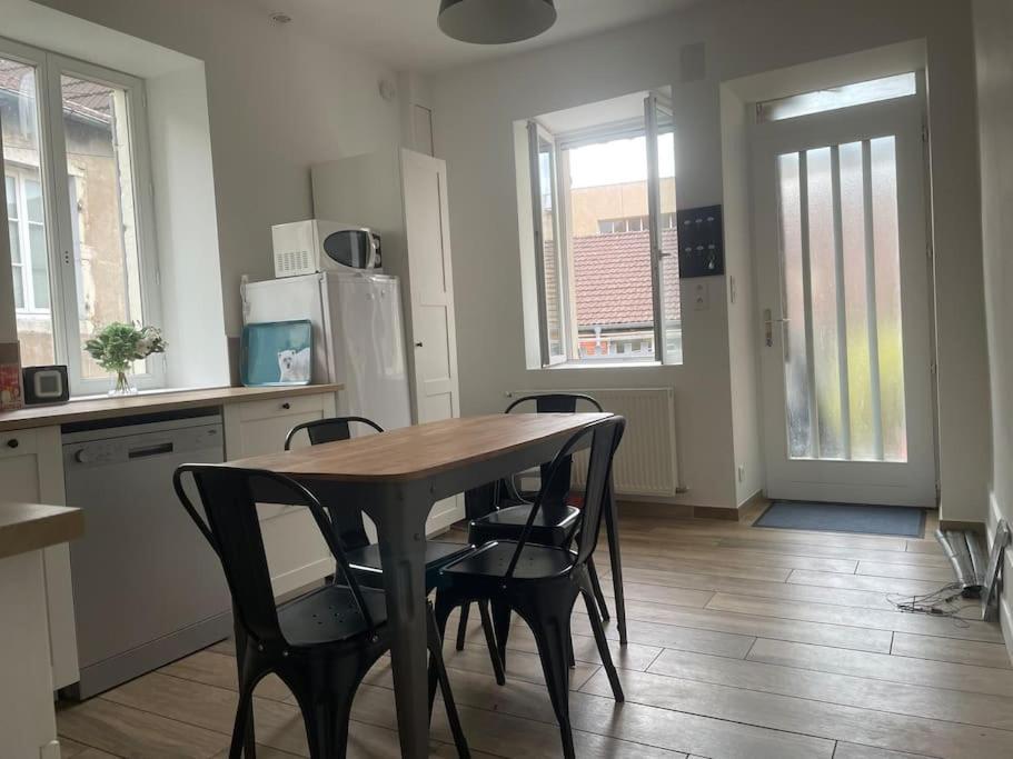 Agreable Gite Au Coeur Du Centre Ville 4 Personnes Chagny  Buitenkant foto